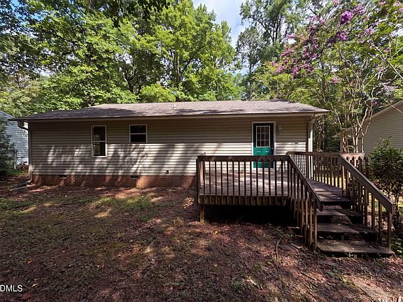 5th image of 810 Hilltop Cir