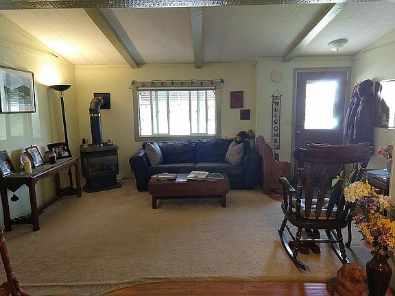 4th image of 1055 SE Raven Ln
