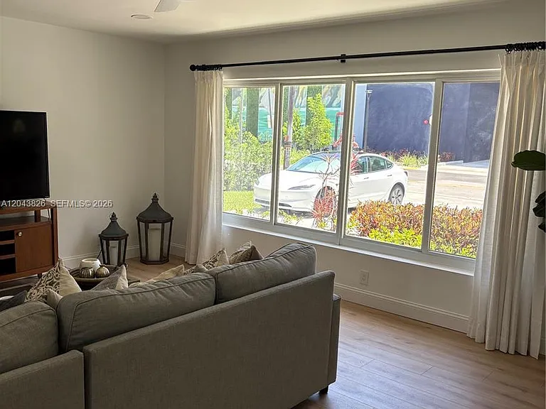3397 NE 20th Ave — Photo 6