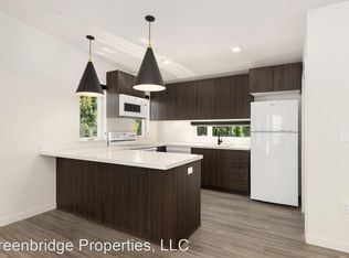 4256 NE Highland Ct UNIT E, Portland, OR 97218