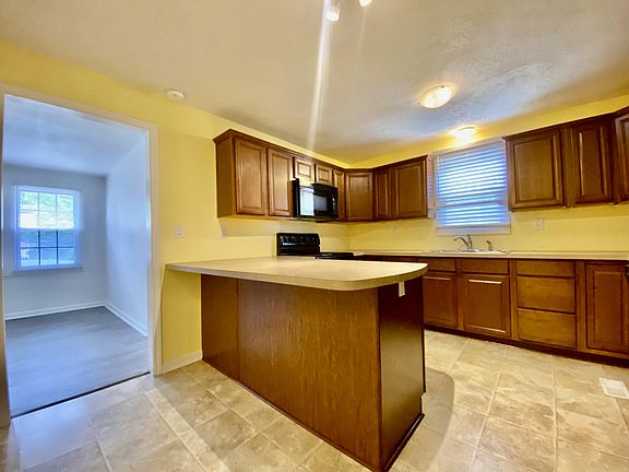 3rd image of 651 Lorraine Dr