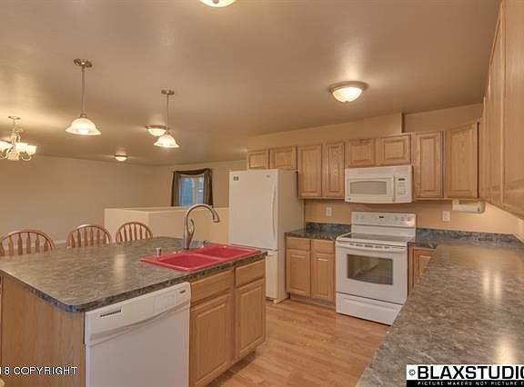 4th image of 654 Blanket Blvd
