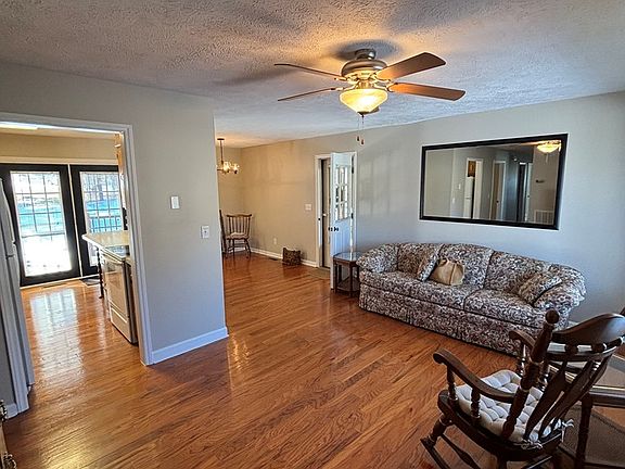 5th image of 607 Parkwood Dr