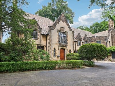 12407 Fairhill Rd, Cleveland, OH, 44120