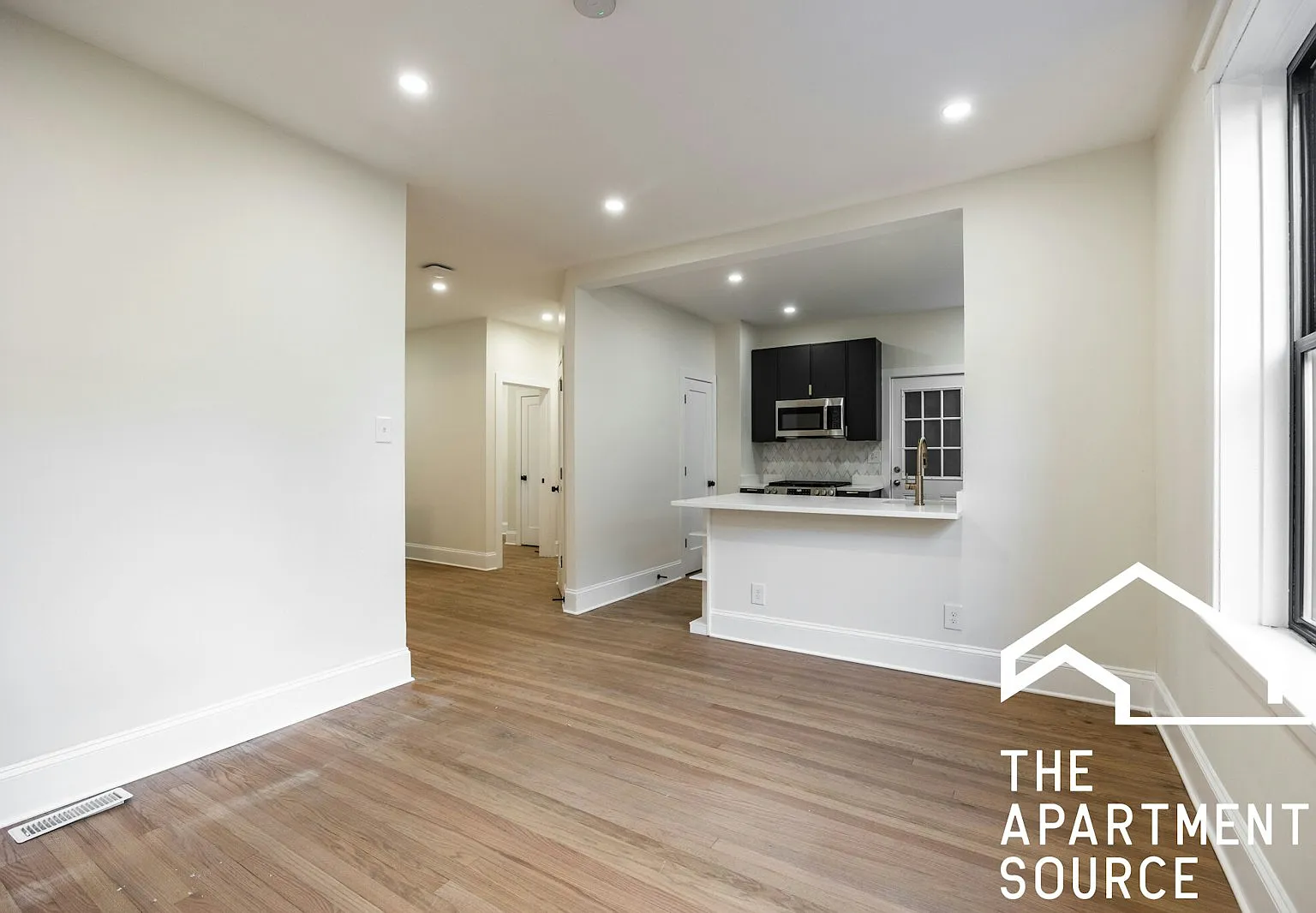 4638 North Hamilton Avenue, Unit 1N — Photo 4