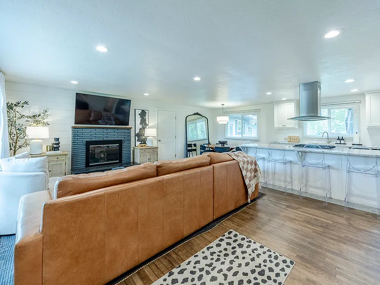 1386 Roundup Dr — Photo 18