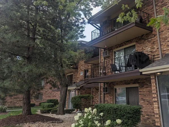 14004 Waterbury Dr APT 1104, Crestwood, IL 60418