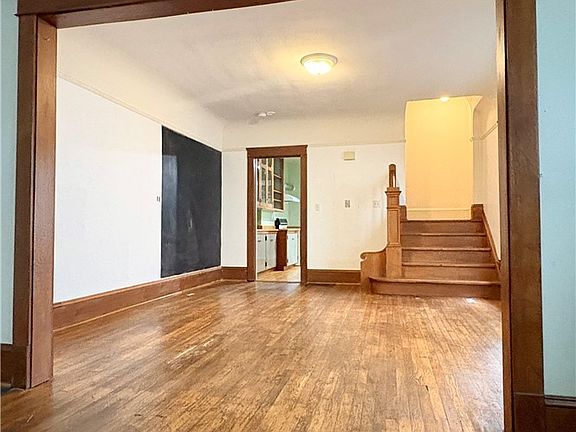 4th image of 2282 Grandview Ave