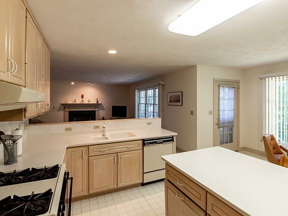 5th image of 209 Leawood Ln