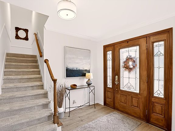 5th image of 7242 Hampstead Ln