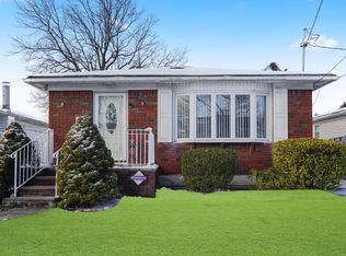 160 Woods Of Arden Rd, Staten Island, NY 10312