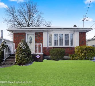 160 Woods Of Arden Rd, Staten Island, NY, 10312