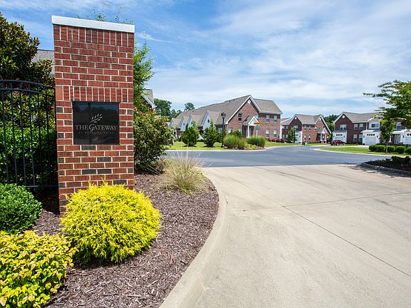 2nd image of 1006 Christiana Cir
