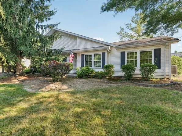 301 W Barrington Dr, Chardon, OH 44024