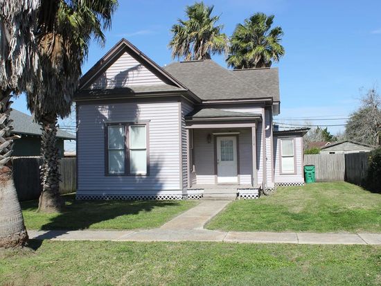 204 Morton Ave Palacios Tx 77465 Mls 775570 Zillow