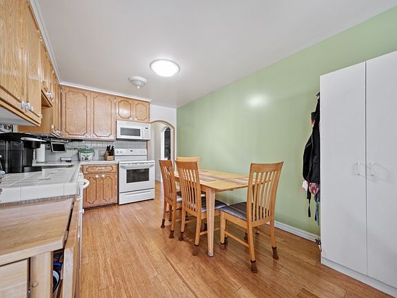 3rd image of 710 Pine St