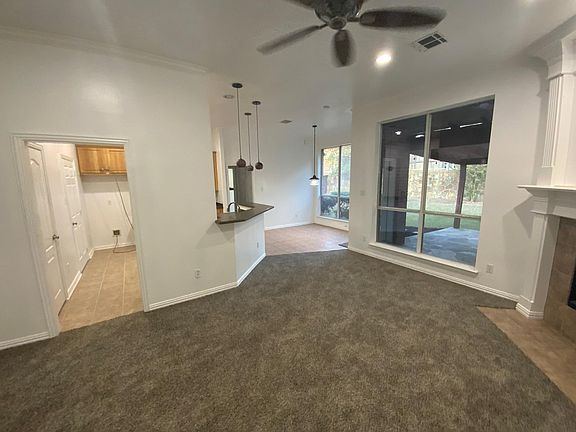 5th image of 912 Jasper Ln