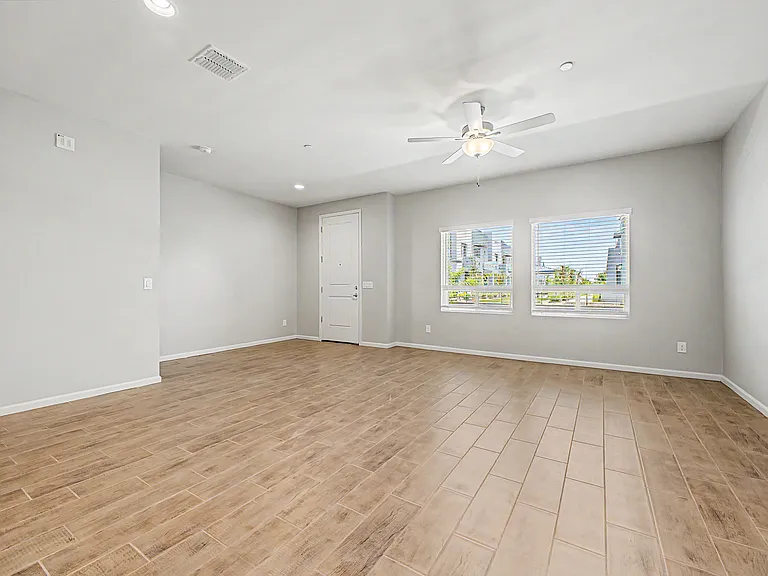 733 E Commonwealth Ave #27 — Photo 9