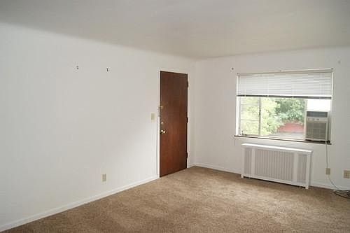 2nd image of 2729 Oakleaf Ave APT 3