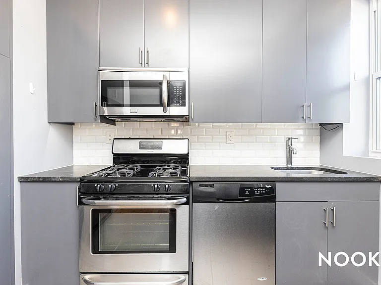 818 Woodward Ave #2L — Photo 6