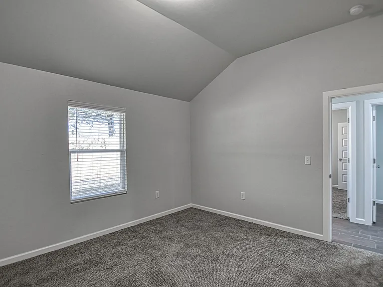 2721 Clifton Ter — Photo 21