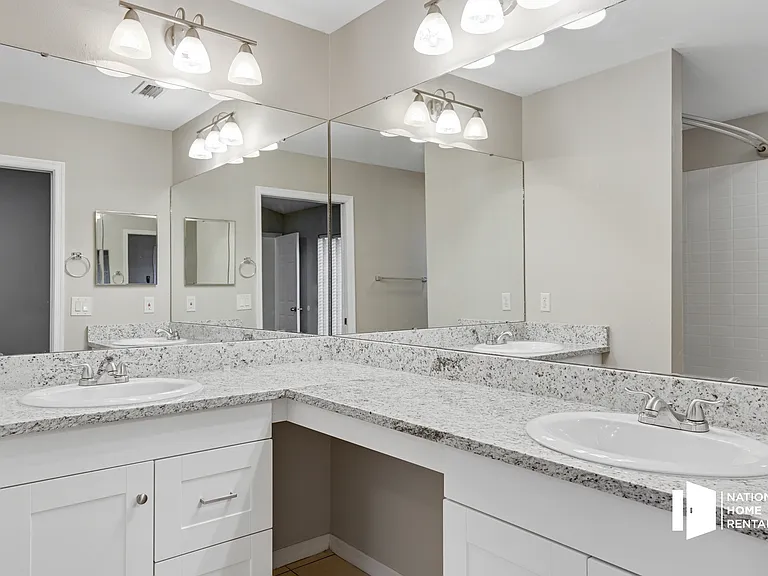 3015 Colorado Ave — Photo 8