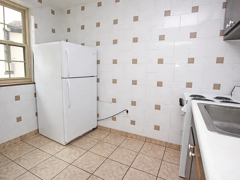 5939 5th Ave #12 — Photo 3