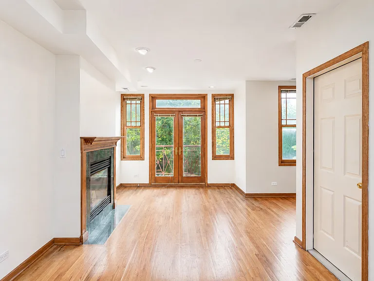 3240 N Racine Ave #2 — Photo 2