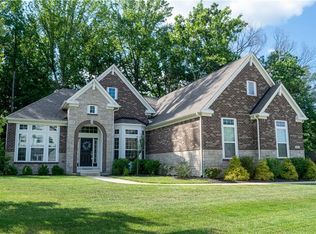 1582 Canyon Oak Ln, Columbus, IN 47201