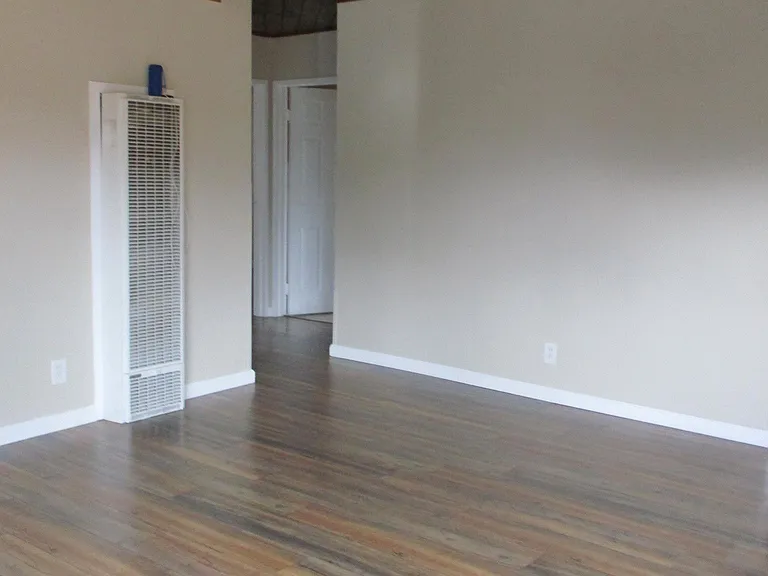303 Denslowe Dr — Photo 9