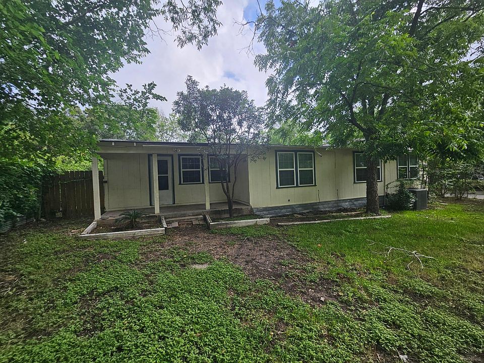 1st image of 907 Neches St
