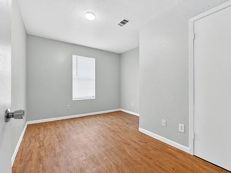 905 Parmer Ave #B — Photo 8
