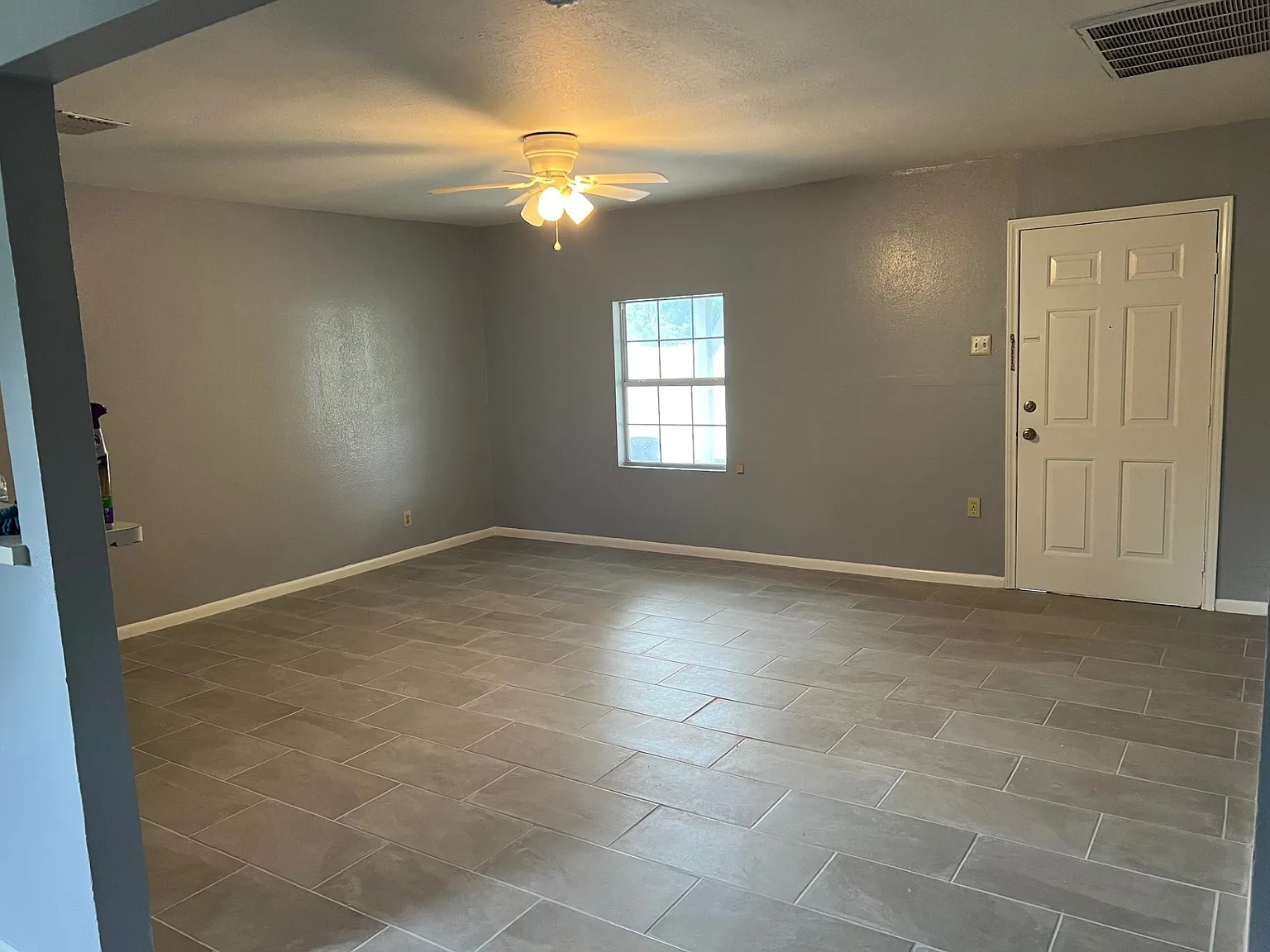 1 bed, 800 sqft, $1,100 — Photo 2