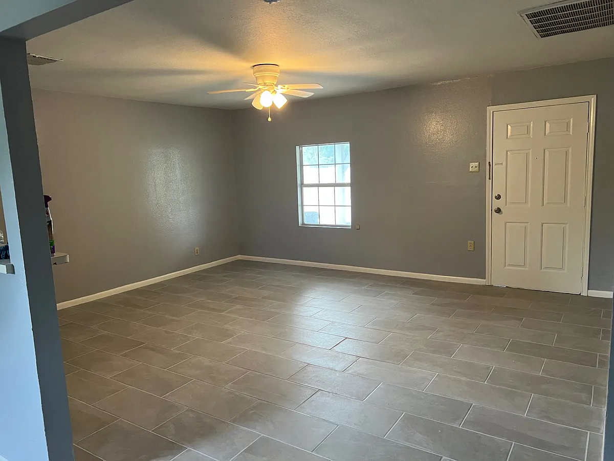 living room - 3801 Highway 27 #A