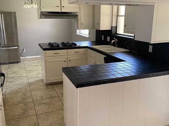 2nd image of 4636 Ivanhoe Dr