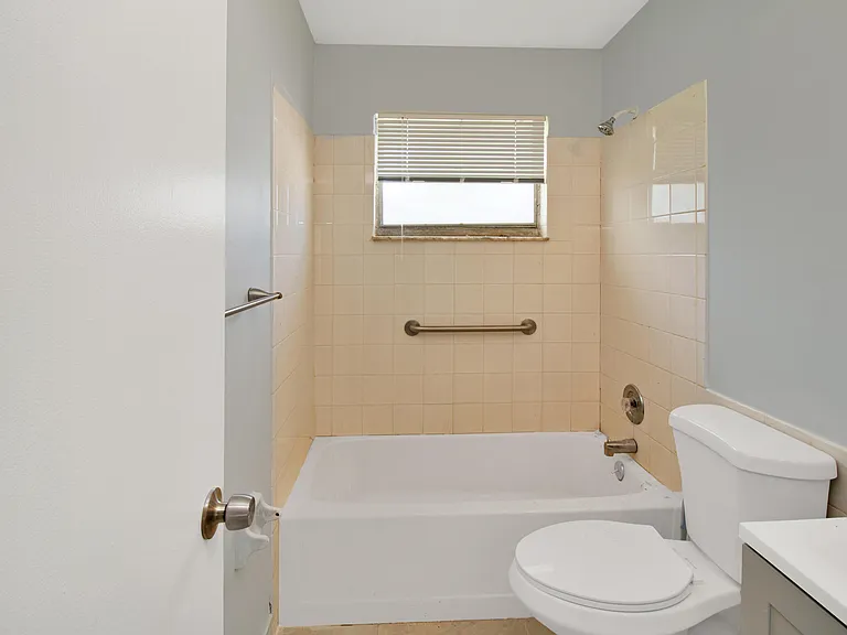 3040 Martin Ave — Photo 12
