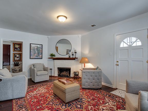 3rd image of 664 N Idlewild St