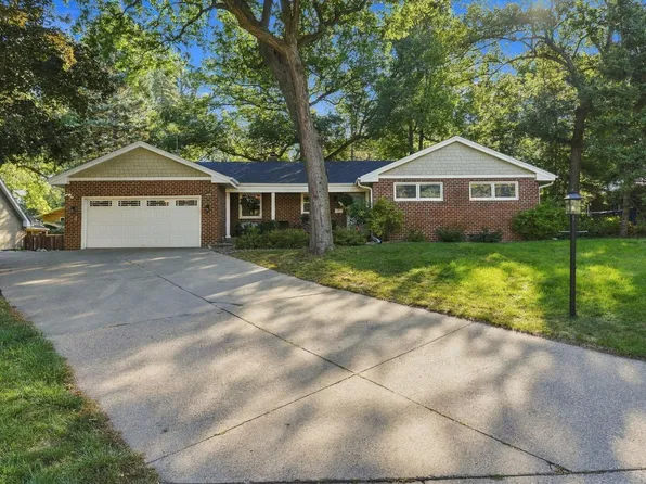1620 Sumter Ave N, Golden Valley, MN 55427