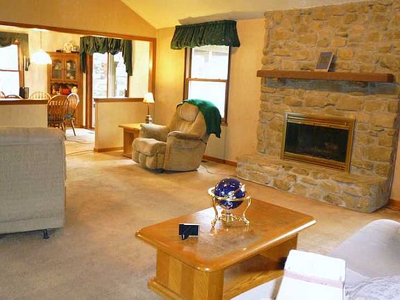 4th image of 1045 S Country Ln