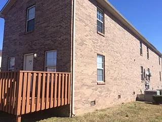 3 bed, 1600 sqft, $1,800 — Photo 2