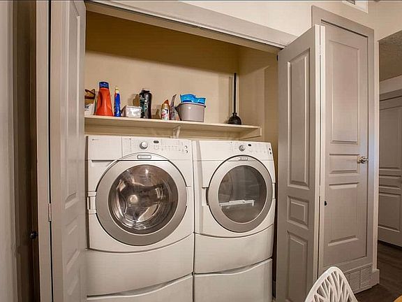 3rd image of 170 E Belmont Ave APT 5