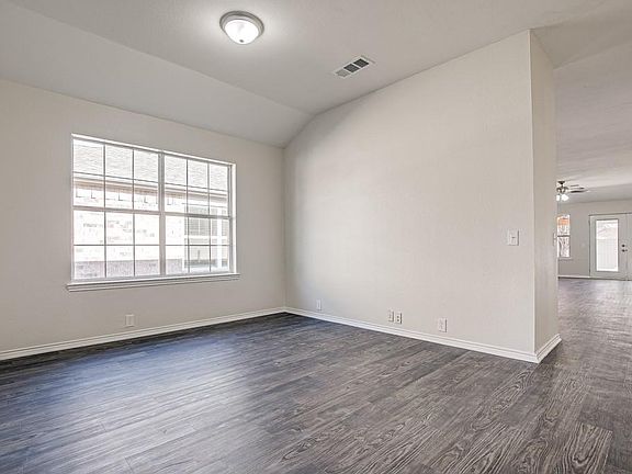 5th image of 302 Lochwood Dr