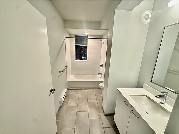 3rd image of 2755 N Hoyne Ave #401