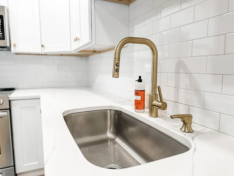 401 E Amelia Ave — Photo 22
