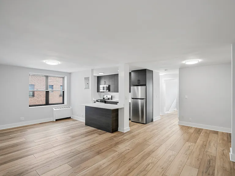 Harbor House — Photo 1