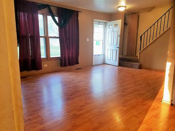 3rd image of 1304 Kingsbury Dr Unit D