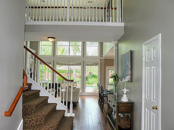 2nd image of 302 Meadow Ct