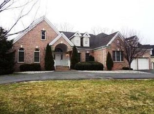 19 Lantern Ln, East Brunswick, NJ 08816
