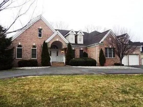 19 Lantern Ln, East Brunswick, NJ 08816