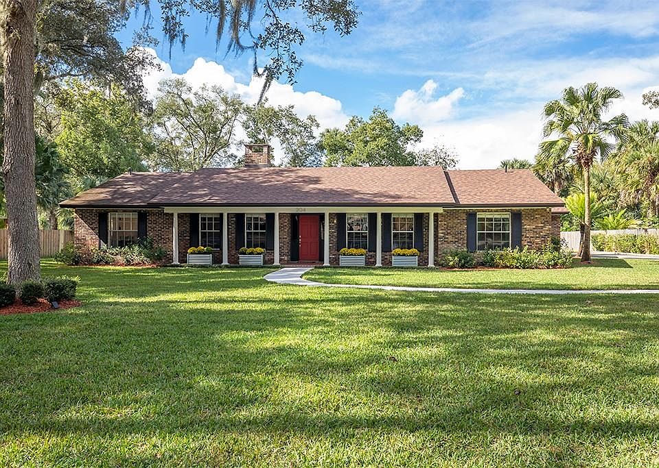 1st image of 204 S Sweetwater Blvd